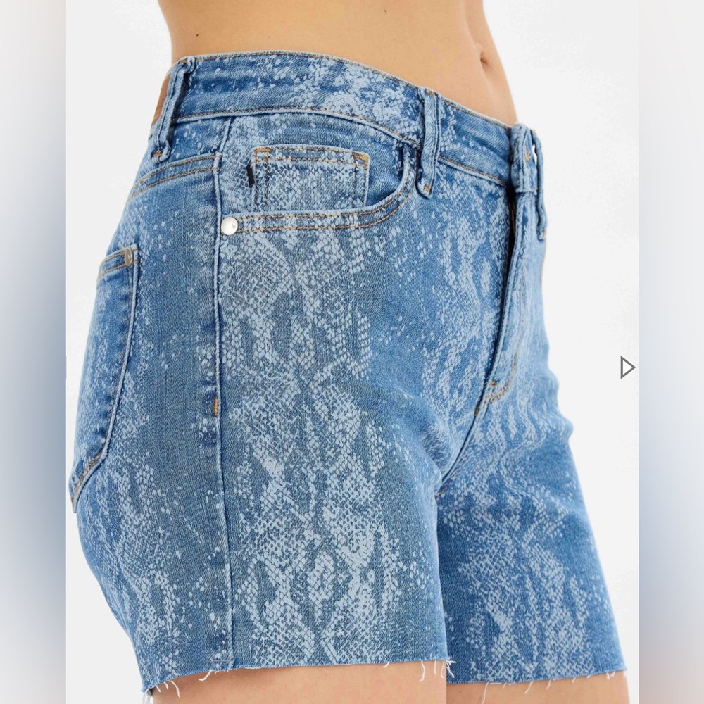 NWT Judy Blue Denim Snake Print Cut Off Shorts